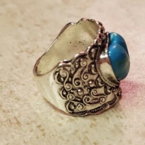 Turqouise color heart ring size 7 - Picture 2 of 2